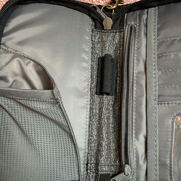 EDDIE BAUER WRISTLET - Picture 3 of 7